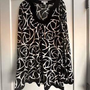White House Black Market Black and White top XL